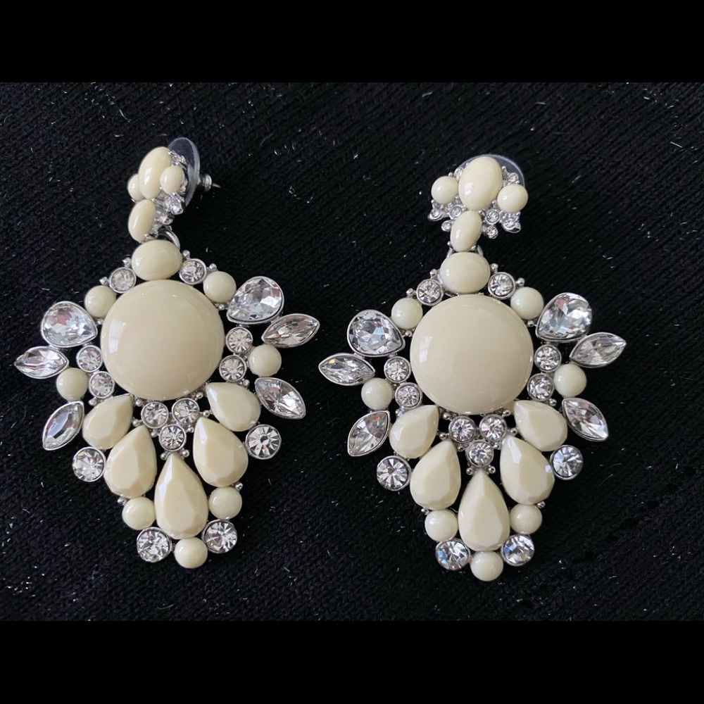 ⭐️Vintage-inspired glam earrings ⭐️